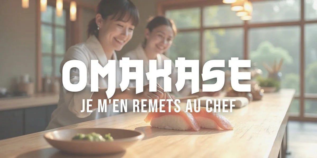Chef japonais servant un nigiri au comptoir lors d'un repas omakase