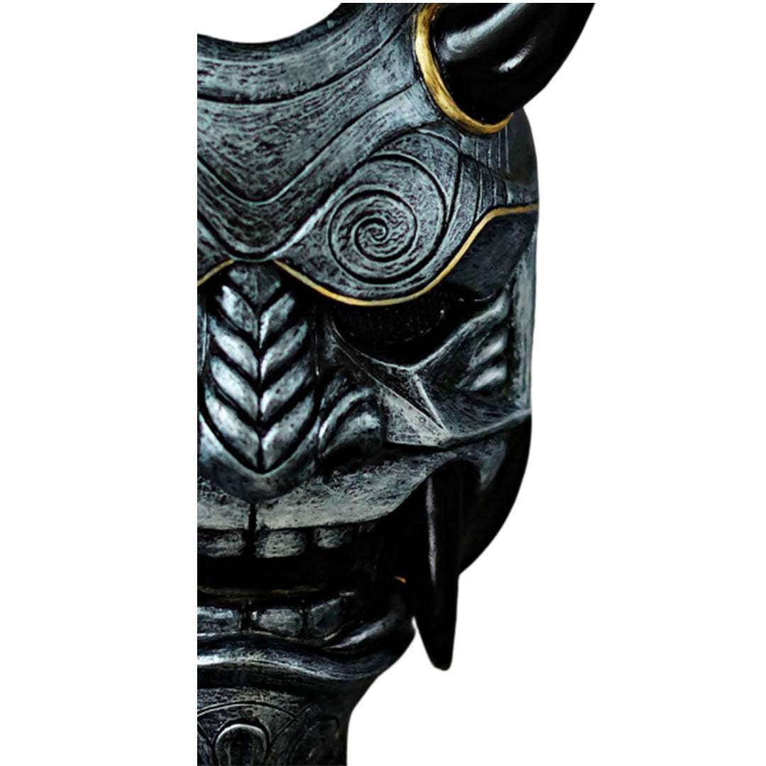 Masque Oni Japonais vue de face sur fond neutre