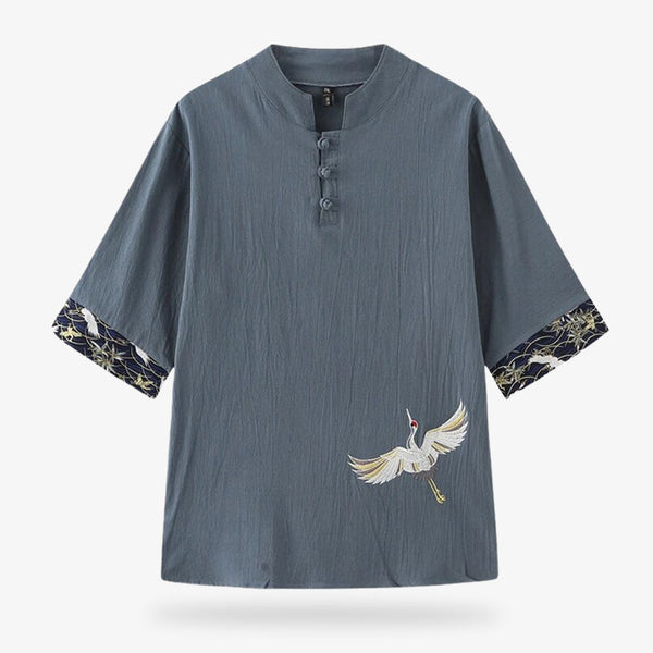 Cet habit traditionnel est un t-shirt broderie japonaise avec un symbole d'oiseau japonais. Le t-shirt manches courtes se ferme avec des bouton au niveau du col