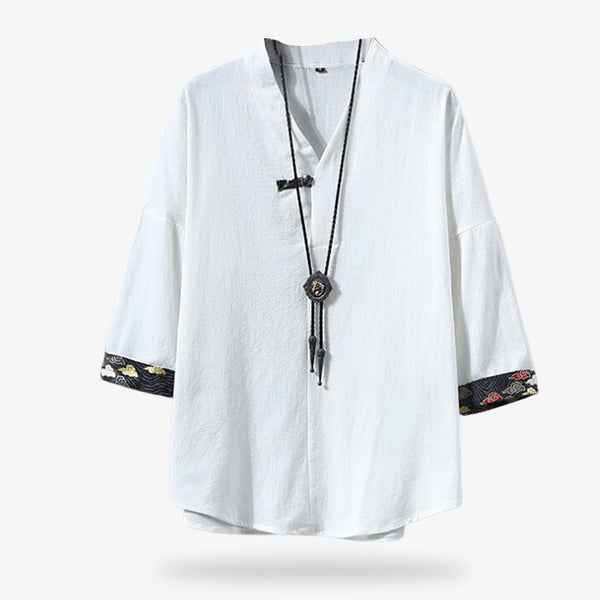 Cet habit ample est un t-shirt traditionnel japonais avec des imprimés de nuage kumo. Le collier est vendu séparément