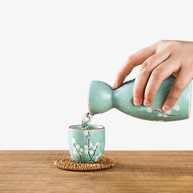Ensemble saké traditionnel en céramique aux motifs de fleurs de cerisier