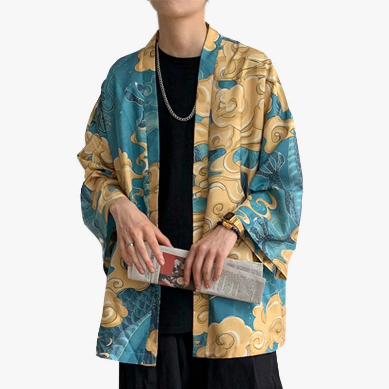 Un homme japonais est habillé avec une veste haori harajuku. Les couleurs vives de la veste kimono s'inspire du style Kawaii de Tokyo