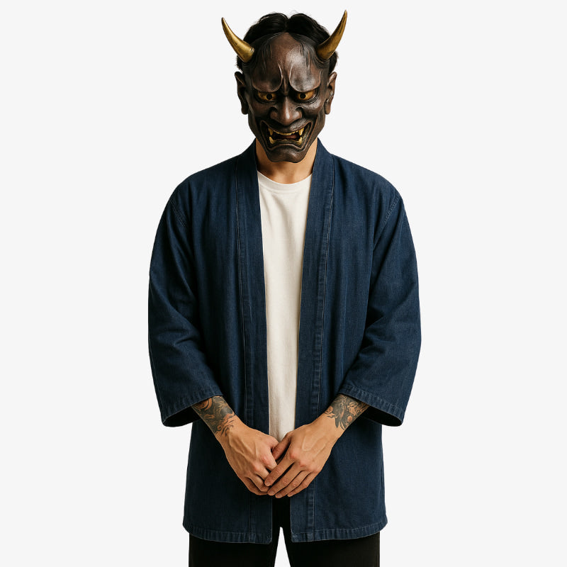 Haori jean porté par un homme, style Harajuku avec masque Hannya traditionnel
