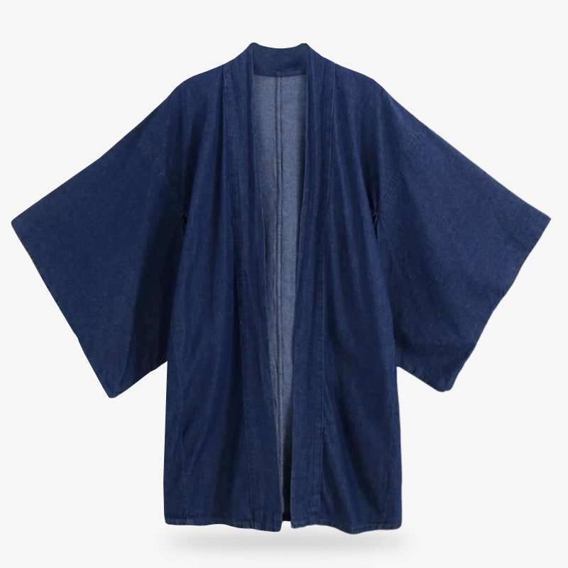 Haori en jean bleu aux coupes traditionnelles et texture denim moderne