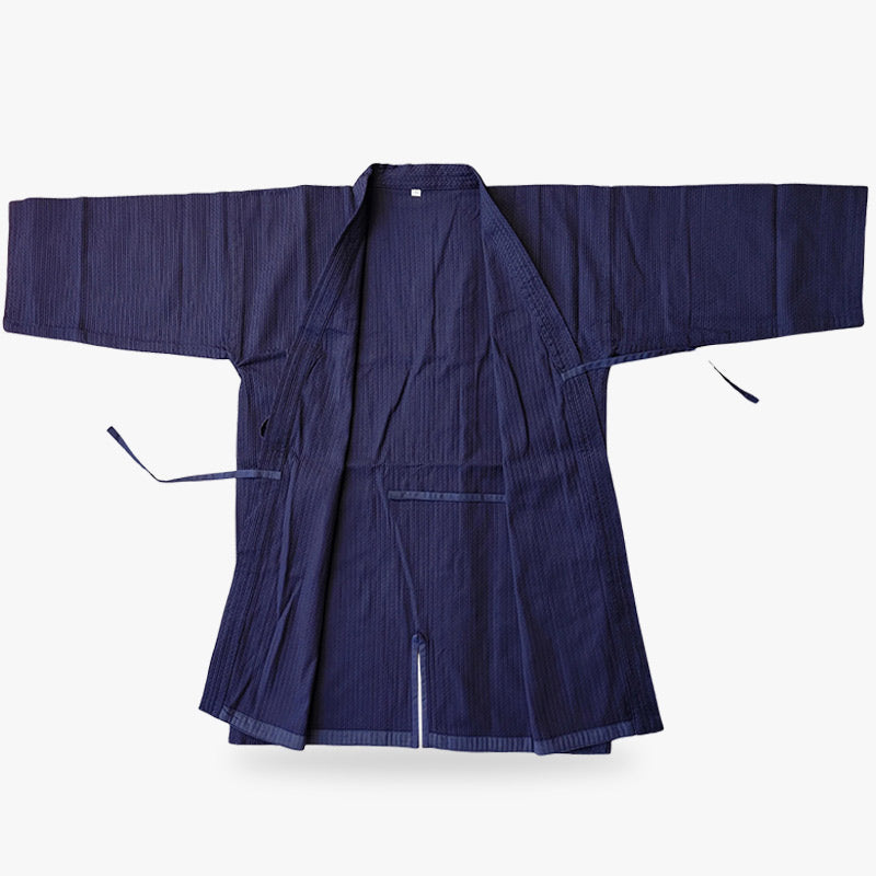 Le Keikogi bleu est un uniforme d'arts martiaux, parfait pour les pratiquants de kendo, aikido et bushido