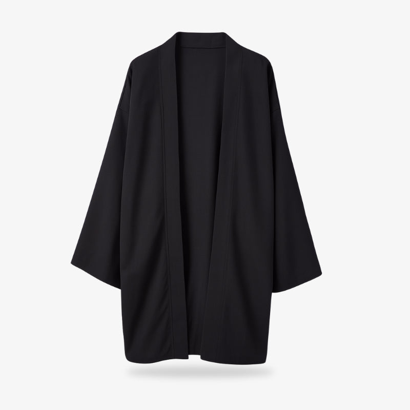 Kimono japonais femme noir sur fond blanc