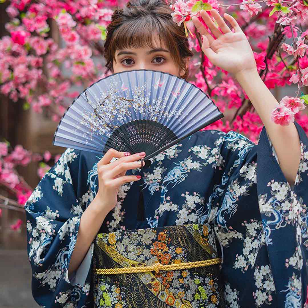 Kimono motif floral japonais traditionnel