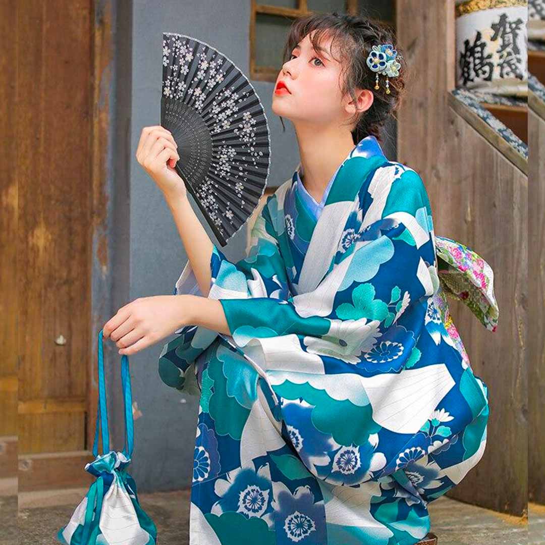 Kimono robe japonaise à silhouette fluide