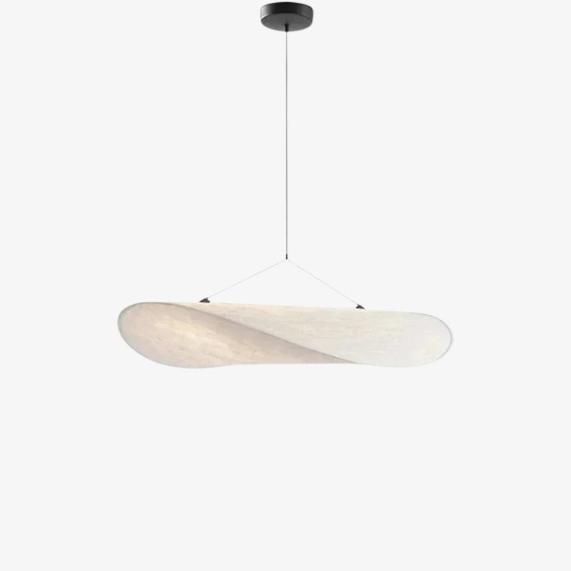 Lampe en papier de riz suspendue avec abat-jour en verre blanc sur fond blanc