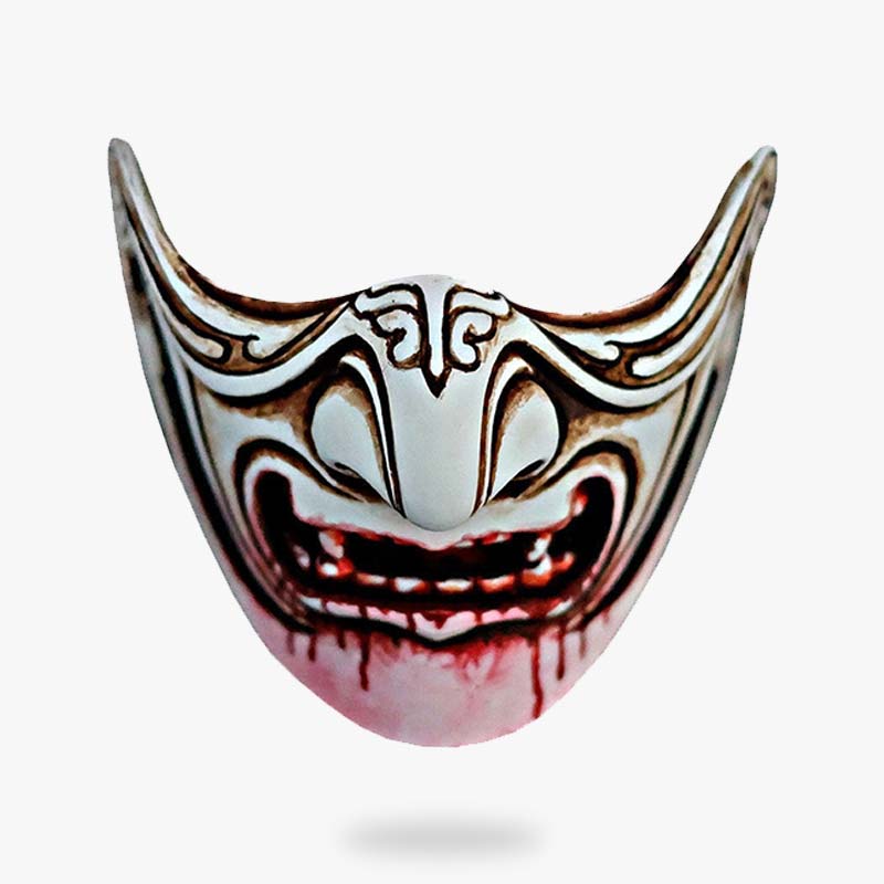 Masque Oni samouraï artisanal avec taches de sang, style mempo blanc