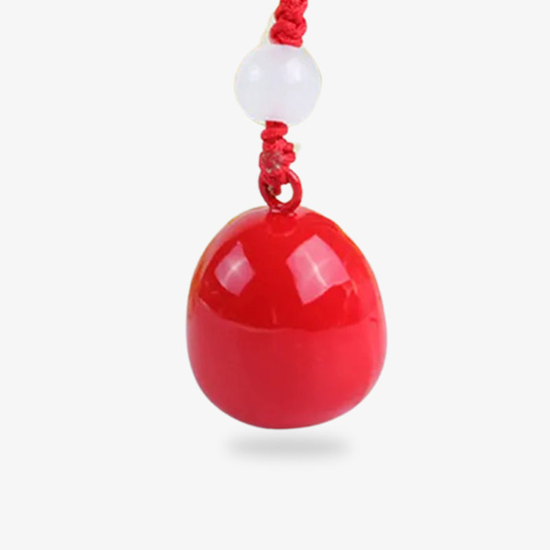 Le porte-clés Miffy Daruma associe le personnage emblématique au motif Daruma, mêlant douceur et symbolique japonaise de la chance
