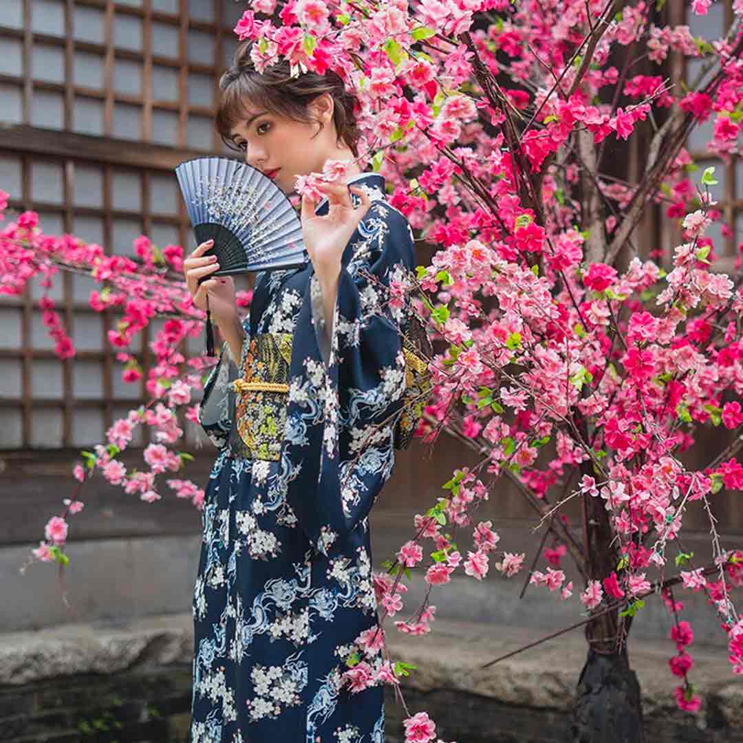 Robe kimono fleurs de cerisier japonaises