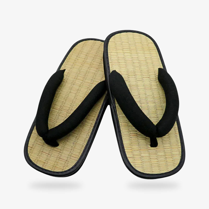 Sandales japonaises assorties avec lanière noire traditionnelle et semelle en paille