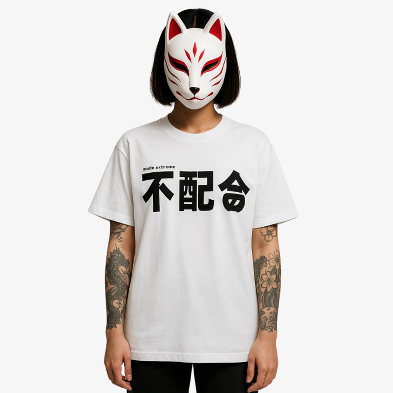 T-shirt japonais style Harajuku sur mannequin homme