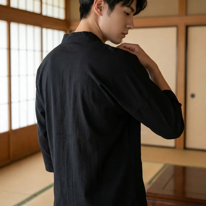 T-shirt japonais noir en lin vu de dos