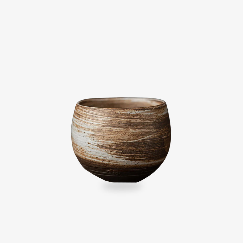 Tasse à thé céramique japonaise finement travaillée pour un rituel du thé élégant