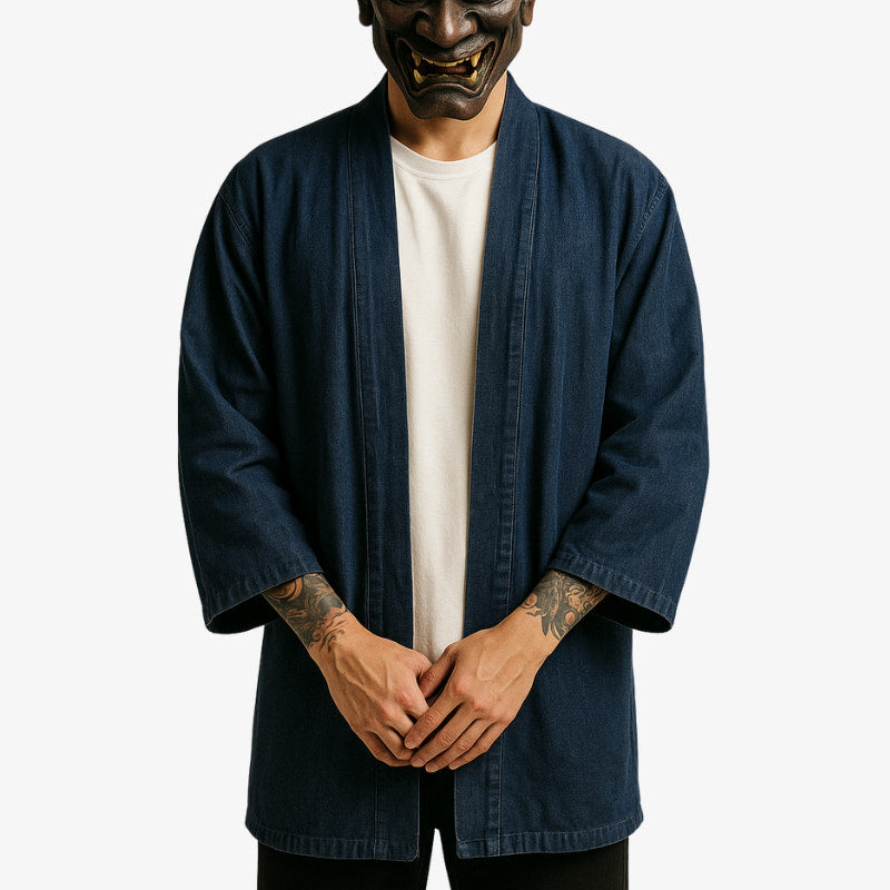 Veste kimono homme en denim associée à une chemise blanche japonaise