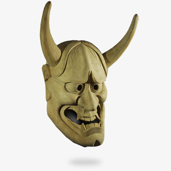 Ce masque de Hannya japon est un visage de démon Oni avec des cornes et des crocs