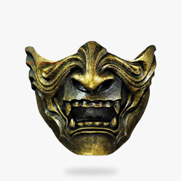Ce masque de samurai est de couleur or. C'est un  masque demi-visage avec un design de démon japonais avec des crocs et des dents. Ce démon est un Oni du folklore Shinto. Les samourai portent un masque mempo avec une armure et un casque Kabuto