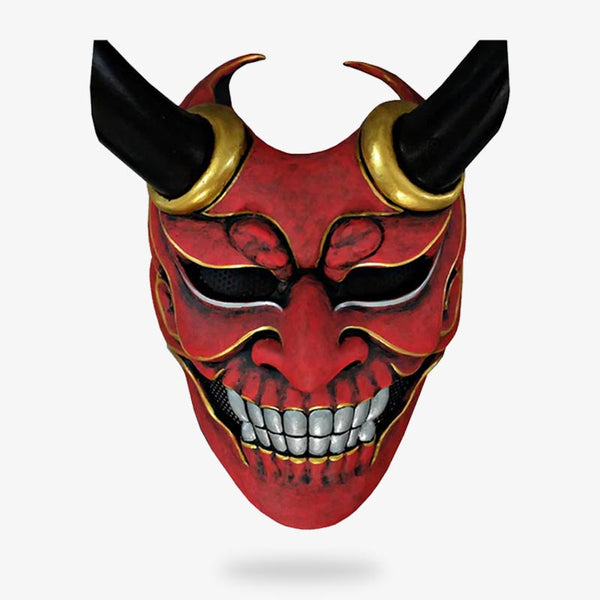 Ce masque demon rouge a des cornes de couleures noies. Le masque japonais rouge représente un Oni. C'est un monstre de la religion SHinto. Ce masque Oni a des dents de couleur blanches. Les materieaux du masque sond la fibre de glace, le metral et le PU
