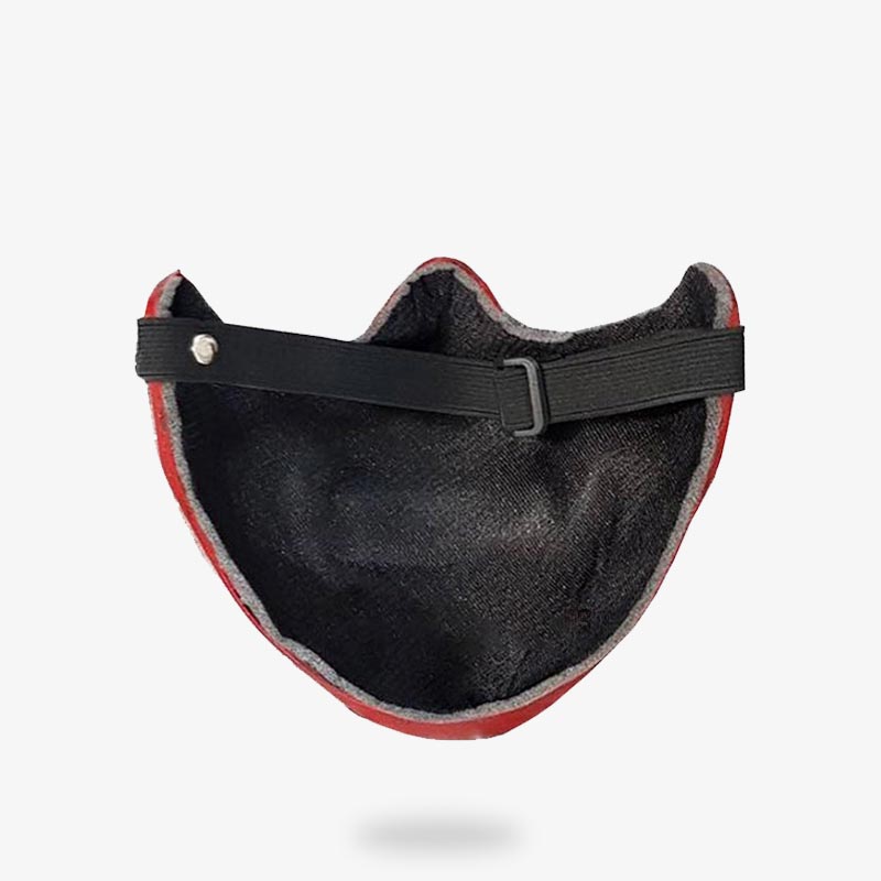 Ce masque japonais noire est artisanal et fabriqué à la main