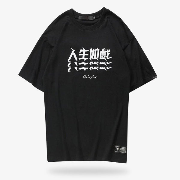 Ce vetement homme et femme est un streetwear tee shirt noir avec des imprimé de Kanji du Japon