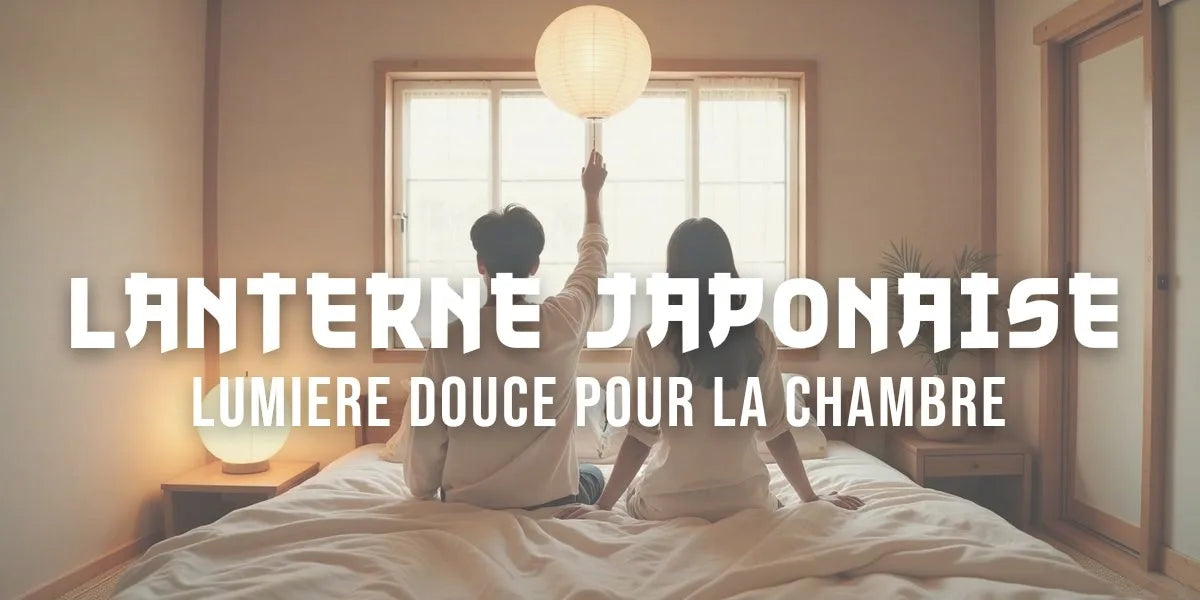 Lanterne japonaise en papier washi allumee au-dessus d'un lit dans une chambre cosy