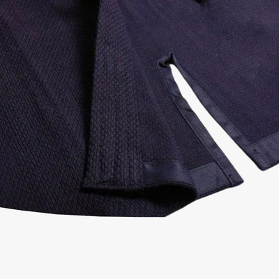 Le Kimono aikido adulte est parfait pour les pratiquants d'aikido de tous niveaux, offrant une durabilité et un confort supérieurs
