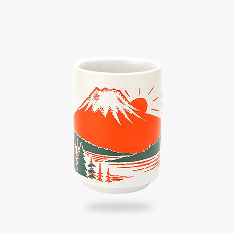 Au Japon la tasse à thé est un accessoire indispensable pour savourer une boisson. Motif du mont FUji de couleur rouge