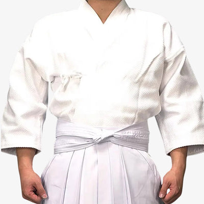 Keikogi (稽古着) est un mot japonais signifiant littéralement « vêtement d'entraînemen