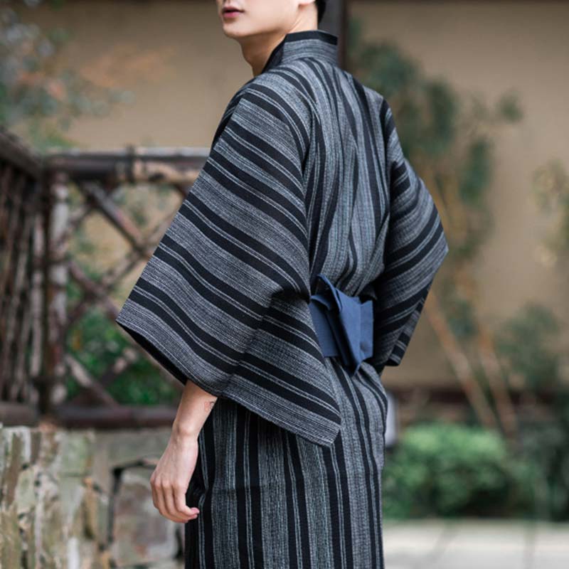La ceinture Obi attache le kimono japonais pour homme samourai.