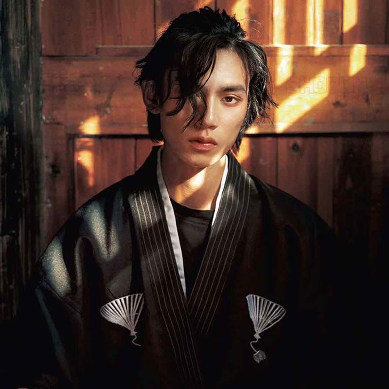 Kimono homme avec deux éventails imprimés sur le tissu