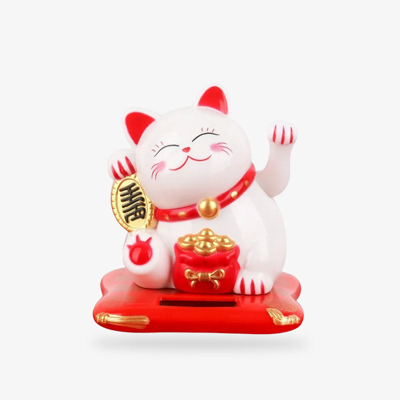 Le Maneki Neko Cat est un chat japonais porte-bonheur. C'est une petite statuette de chat de couleur blanche et rouge qui tient une pièce de monnaie koban dans la patte. Sa patte gauche est levée et bouge pour attirer les clients. C'est un chat Neko Maneki qui symbolise, la chante, la prospérité et la bonne fortune