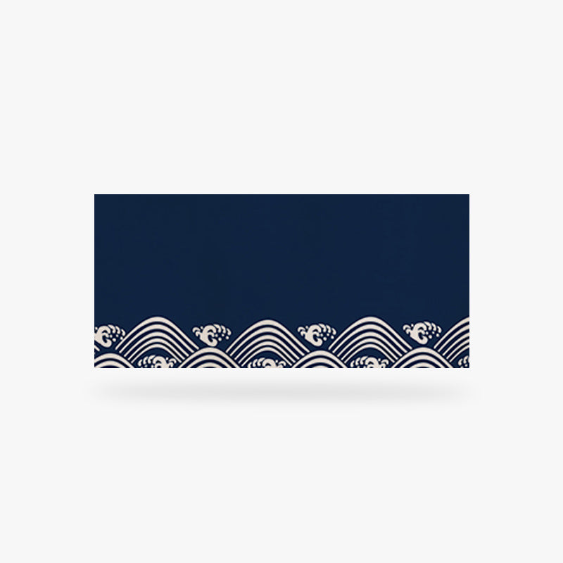 Ce Noren Japonais court est un rideau en coton de couleur bleu avec des motifs de vague japonaise