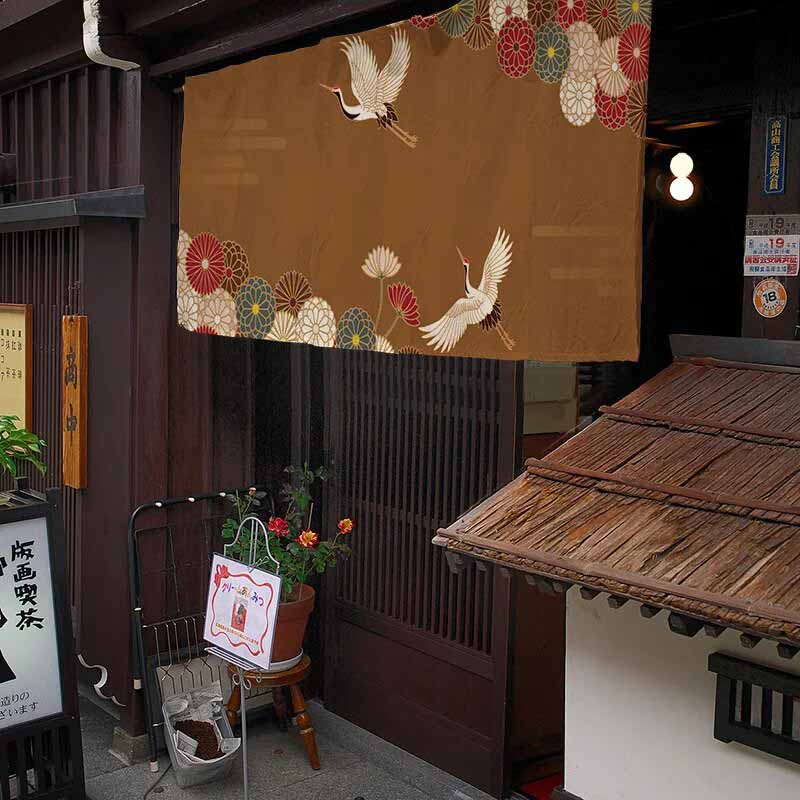 Le noren rideau court se pose à l'entrée des maisons japonaises ou des restaurants