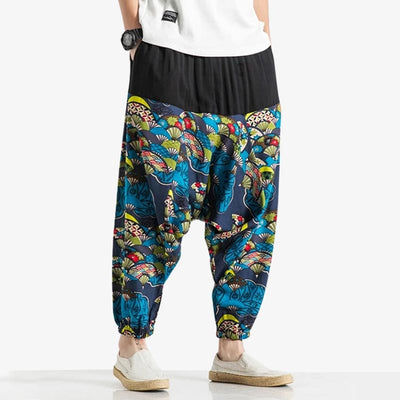 Le pantalon homme style japonais est un sarouel avec des motifs traditionnels imprimés sur le tissu léger