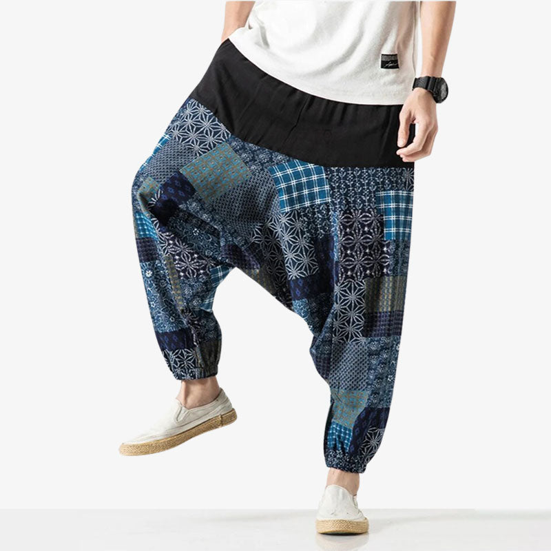Ce pantalon Large japonais est un sarouel japonais avec des motifs géométriques sur le tissus