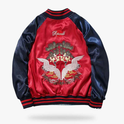 Un sukajan reversible de couleur rouge qui est un bomber japonais
