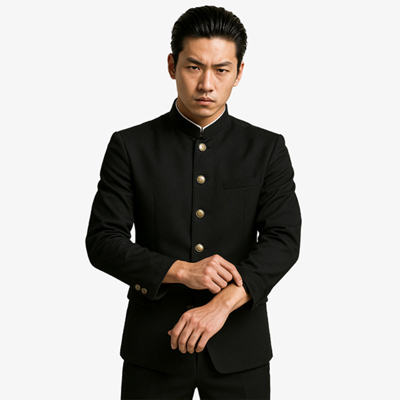 Un etudiant japonais porte une veste Gakuran de couleur noir