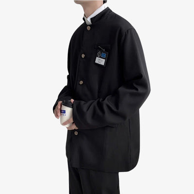 Faites l' achat uniforme scolaire homme japonais pour avoir un costume cosplay inspiré du manga Dandadan, mob psycho 100, crow 0 ou jujustsu kaizen. L' uniforme japonais homme comprend une veste Gakuran noire, une chemise blanche et un pantalon d’étudiant japonais, inspiré des écoles traditionnelles.