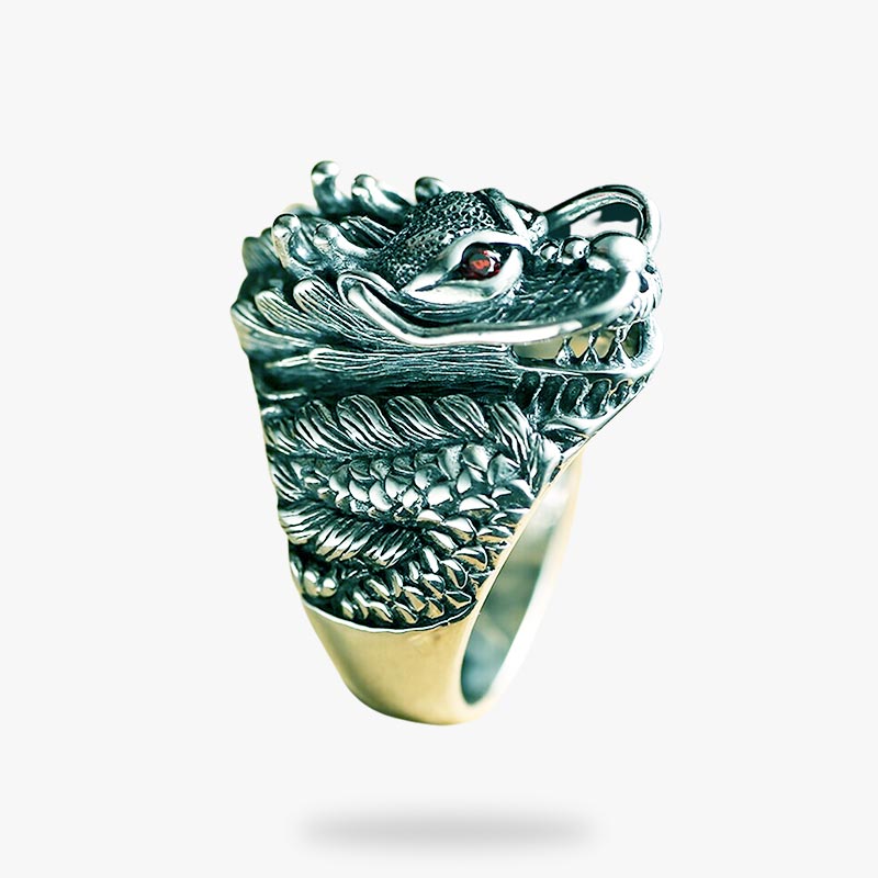 La bague japonaise dragon est fabriqué en argent 925. C'est un bijou japonais de qualité