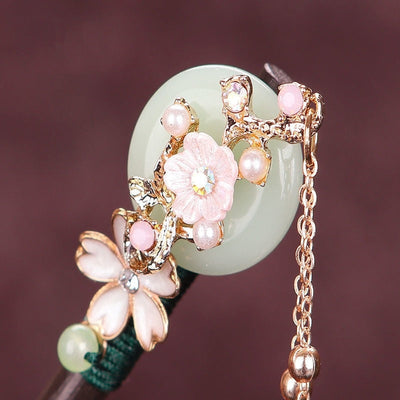 Bijou kanzashi orné de fleurs sakura et d'un pendentif à chaîne, accessoire de coiffure japonais traditionnel