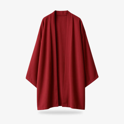 Un blazer kimono japonais rouge sur fond blanc
