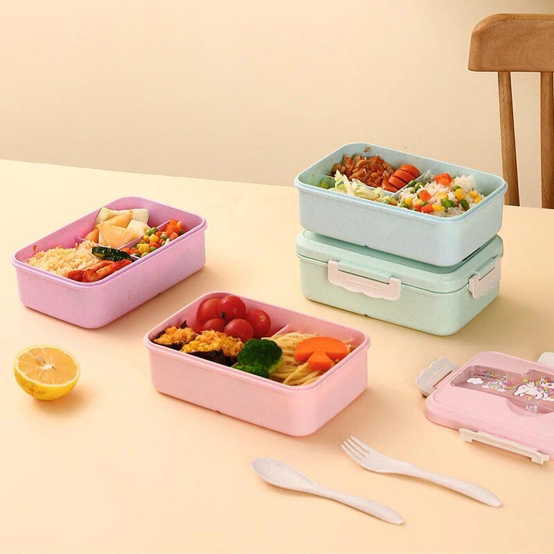 Une  boite bento licorne de couleur rose avec un dessin kawaii pour enfant