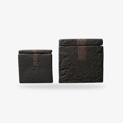 Deux boits japonaises traditionnelles fabriquée en ceramique. Deux tailles differentes pour une style wabi sabi unique dans votre cuisine