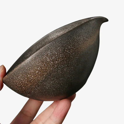 Bol à matcha en céramique japonaise fabriqué avec des matériaux de qualité, idéal pour la préparation traditionnelle du matcha
