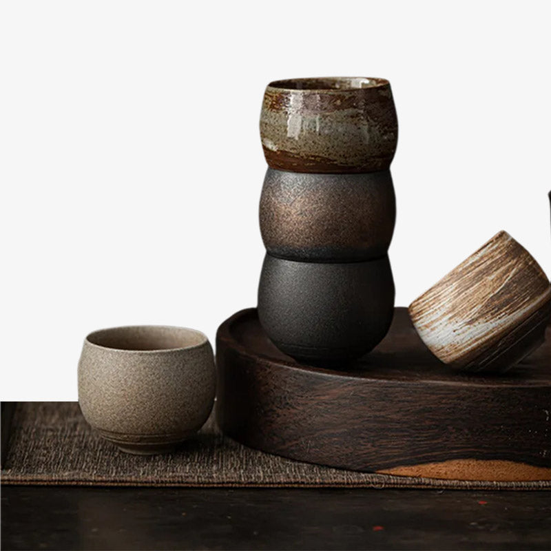 Bol à matcha japonais en céramique, conçu pour déguster le thé matcha avec une élégance traditionnelle