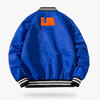 Un bomber femme style japonais dans un style de veste améraine de baseball