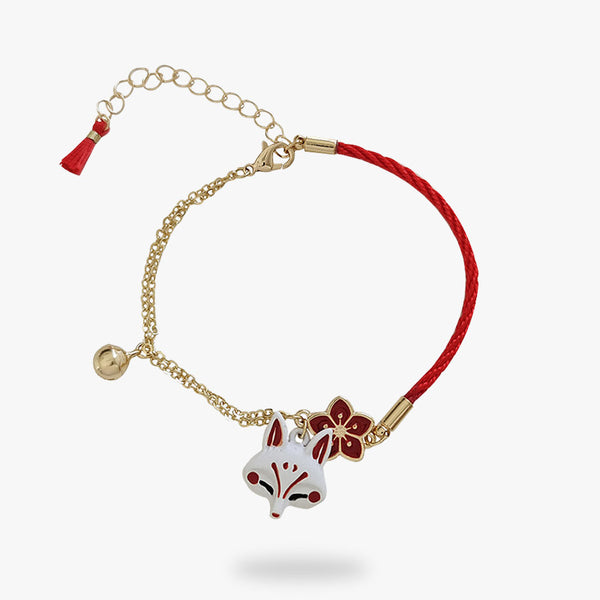Ce bracelet japonais femme est en corde et chaine. Bijou japonais avec une tête de renard Kitsune et un symbole de fleur Sakura