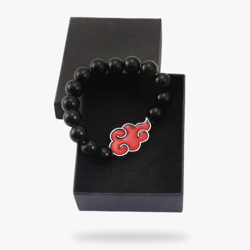 Bracelet ninja nuage rouge en perles noires présenté dans son écrin